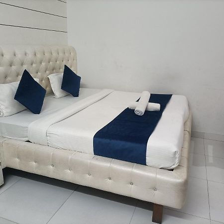 הרידוואר Hotel Midtown מראה חיצוני תמונה